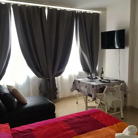 Guest house Valverde 32 *